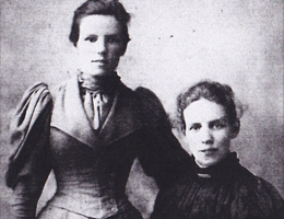 Annie Sellers [left] and Lizzie Sellers [right].
